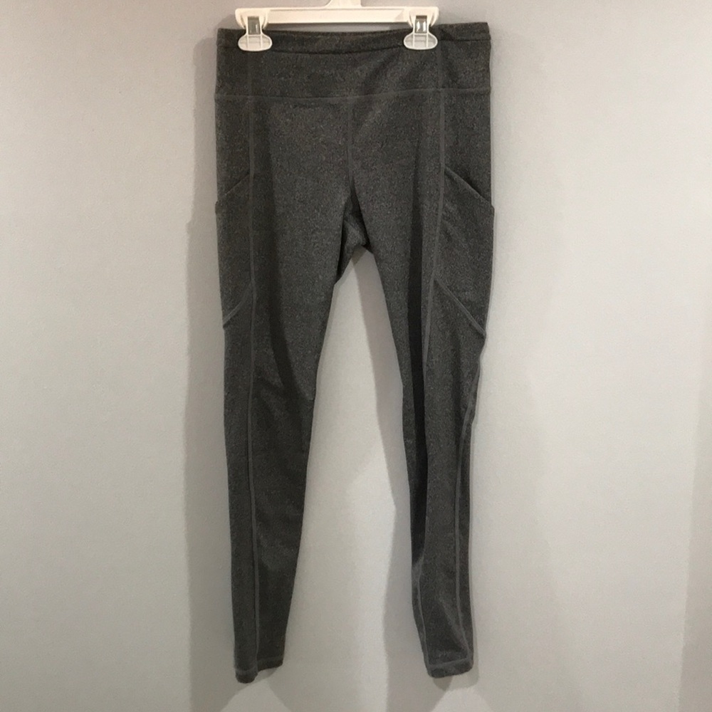 grey spandex leggins